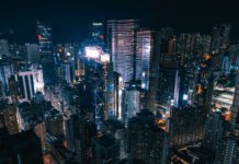 Hongkongská vláda vyloučila z voleb 12 prodemokratických aktivistů