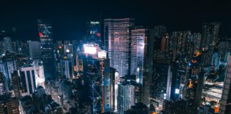Hongkongská vláda vyloučila z voleb 12 prodemokratických aktivistů