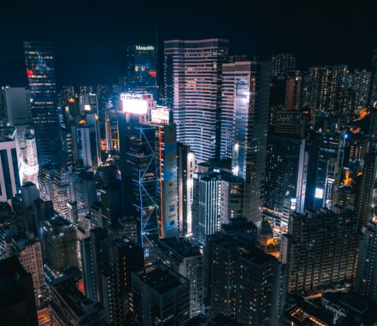 Hongkongská vláda vyloučila z voleb 12 prodemokratických aktivistů