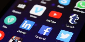 Twitter a Facebook zablokovaly účty lidí blízkých Bolsonarovi