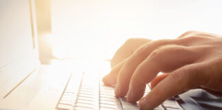 Online srovnávače šetří lidem tisíce ročně, jak fungují?